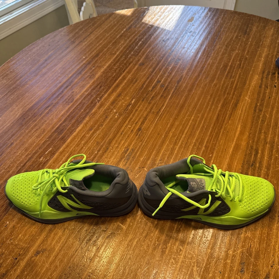 New Balance MC996v2 灰色和绿色网球鞋。 — 第 3/4 张图片