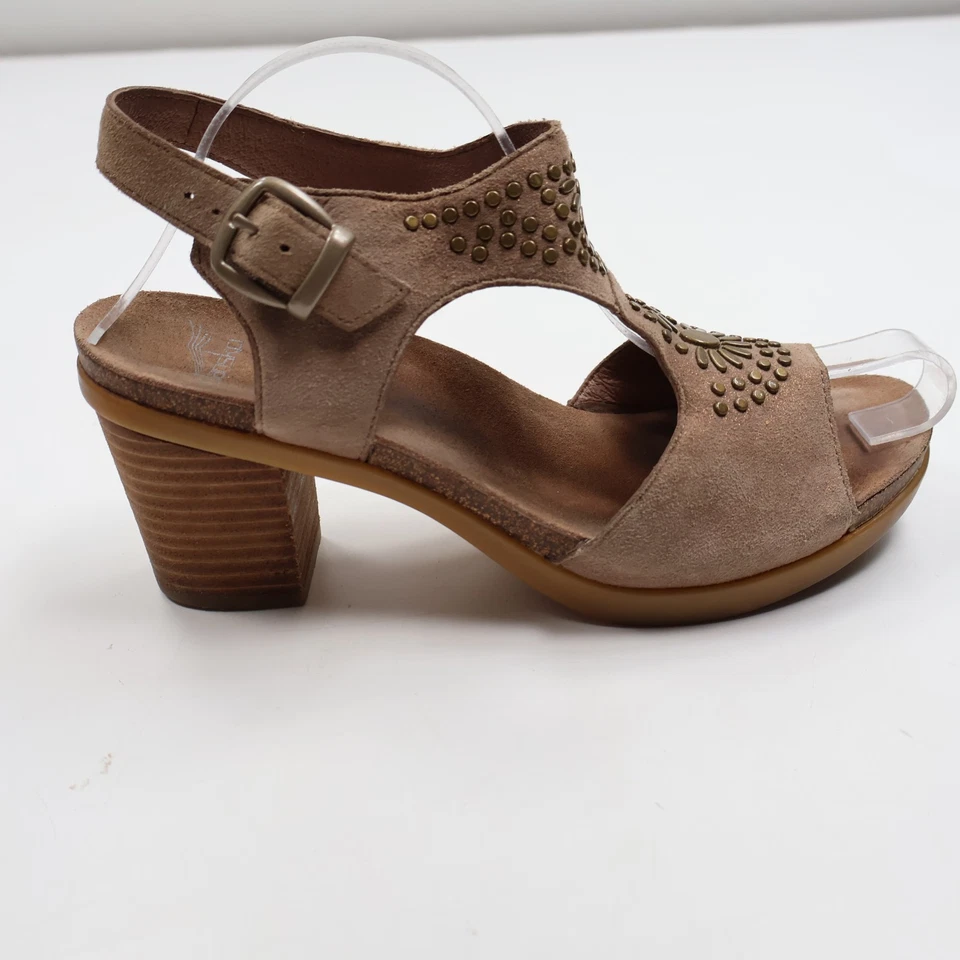 Sandalias DANSKO Deandra Taupe Gamuza Brillante Tachonado Tacón Bloque Talla 39 8.5 9 Foto 2 de 4