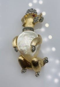 Authentic Trifari Vintage Gold Plated Mother Of Pearl Belly Poodle Dog Brooch Pin