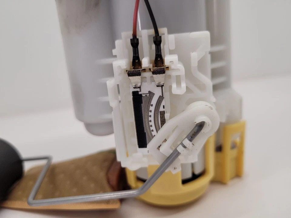 Conjunto de bomba de combustible Lexus Es350 2007-2012 montado en tanque de combustible Foto 2 de 4