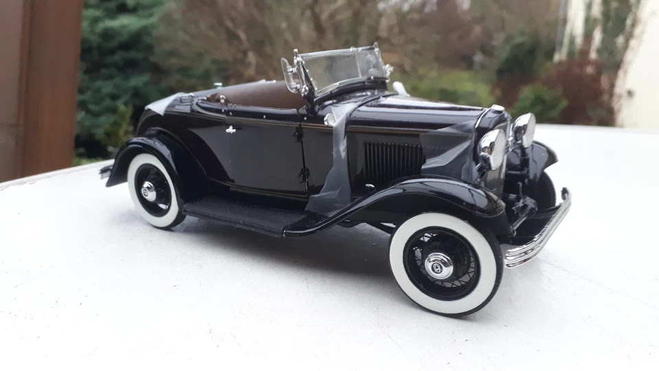 Danbury Mint 1932 Ford V8 DeLuxe Roadster, L.E. 1:24, mint in box - Bild 3 von 4