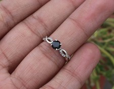 Zierlicher schwarzer Onyx 925 Sterling Silber Ring (keine echten Diamanten) Größe 8