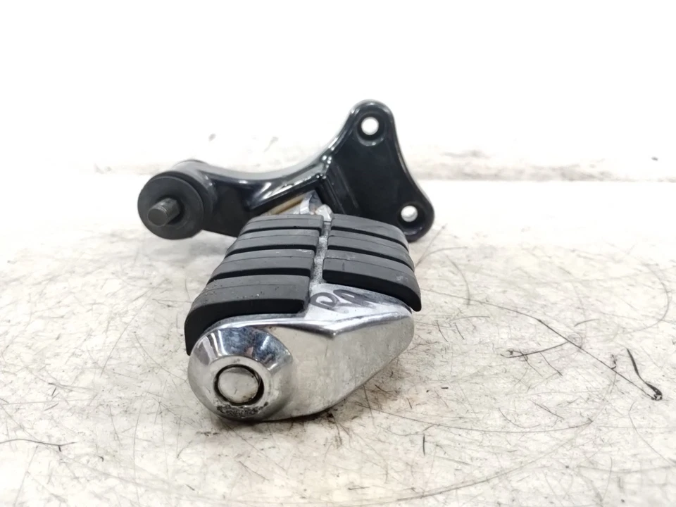 Kawasaki VN1600 Vulcan Classic 2004 reposapiés trasero derecho pasajero reposapiés y montaje Foto 3 de 4