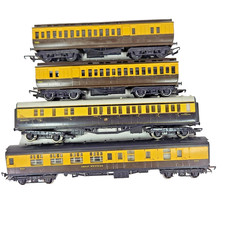 Rake of 4x Hornby Triang BR Mk1 Unboxed Coaches OO Gauge Yellow and Brown Color.