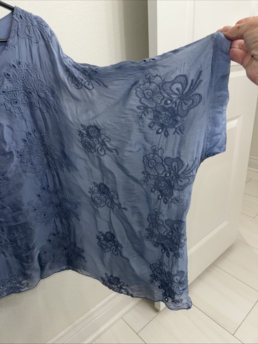 Camicetta poncho blu seta ricamata TEMPO PARIS taglia M/L nuova con etichetta - Foto 6 di 15