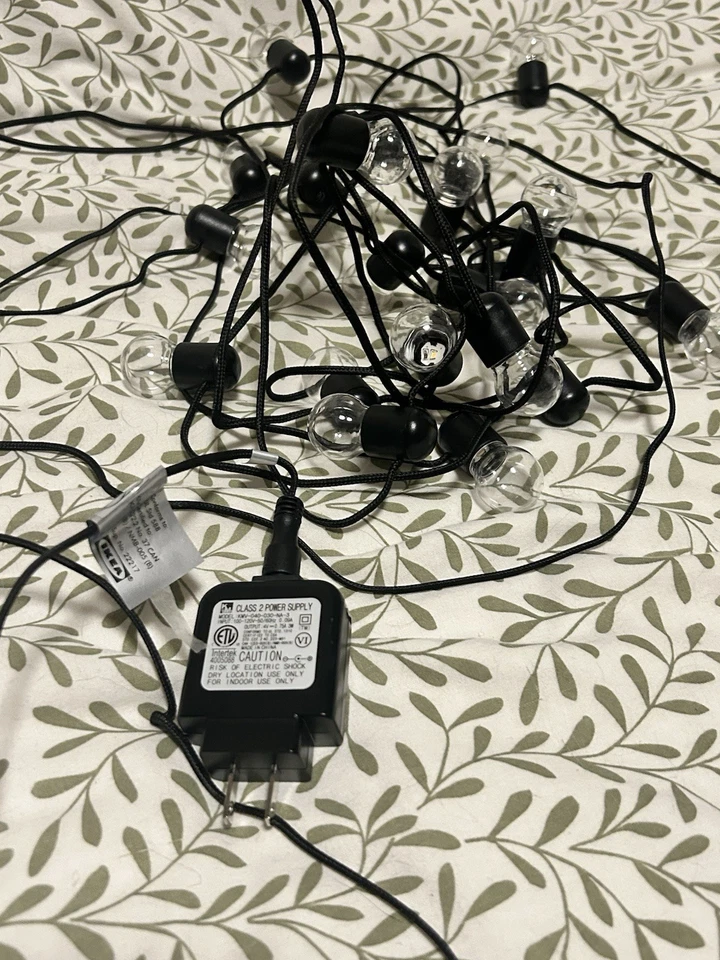 IKEA SVARTRÅ SVARTRA LED Cadena Luz con 12 Luces, Negro/Exterior 203.908.28 Foto 3 de 3