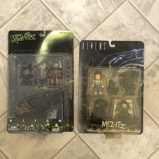 Mezco Toyz Mez-Itz Alien Both Are ***NEW***