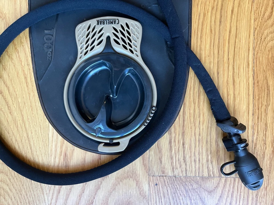 Тактический гидратационный рюкзак CamelBak на трех молнии (черный) - Изображение 4 из 4