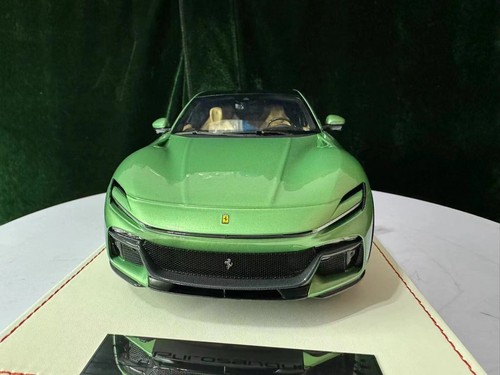 Runner Model 1/18 Ferrari Purosangue in Pearl Green