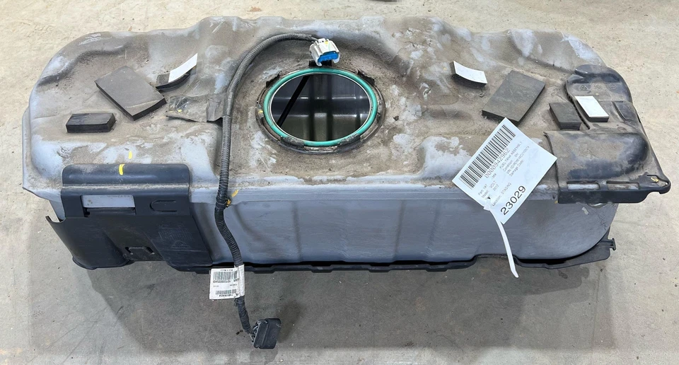 Conjunto de tanque de combustible Chevy Volt 2011-2013 tanque de gasolina 9,2 galones OEM 20940371 Foto 3 de 4