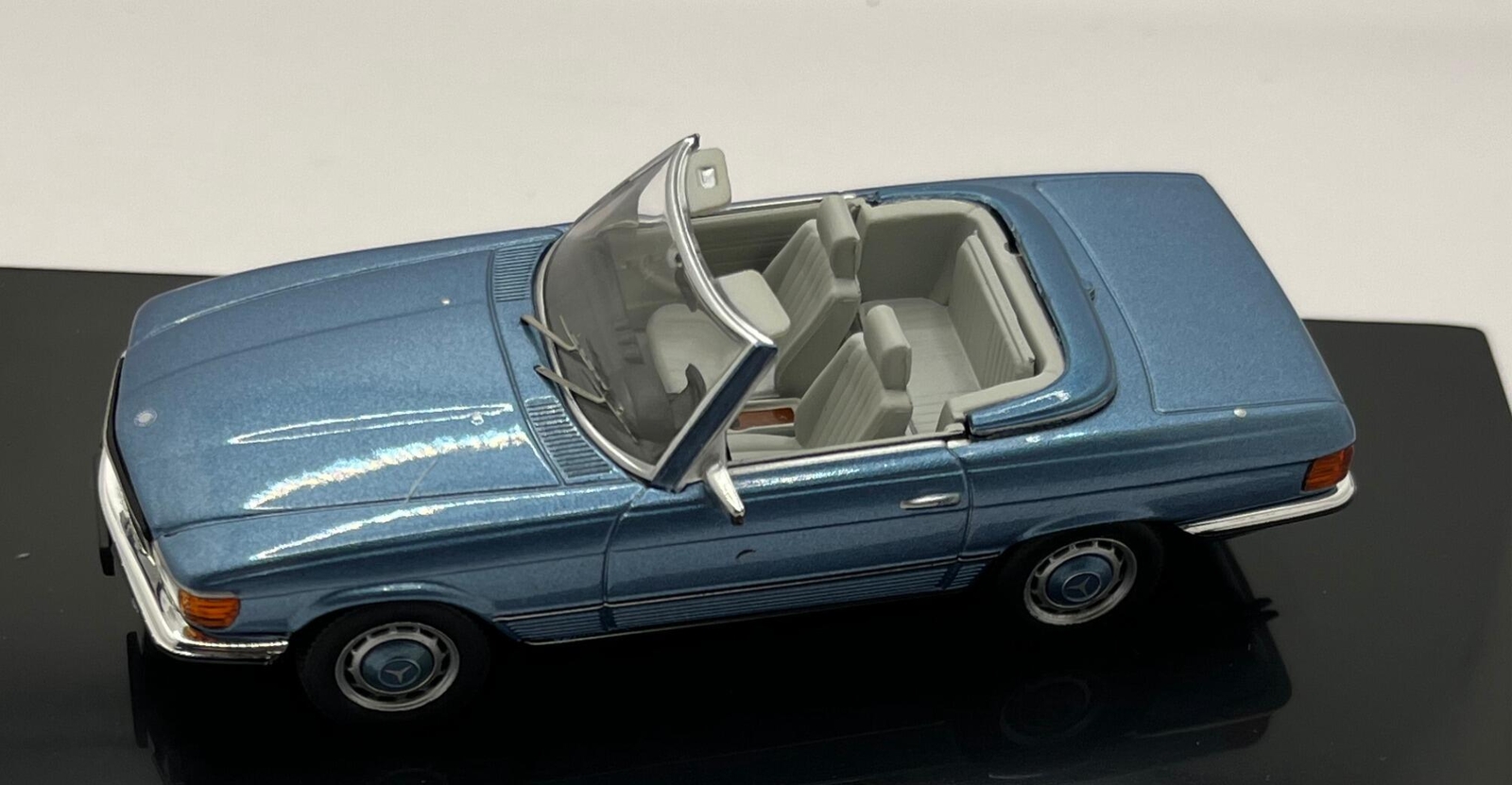 Mercedes Benz 280 SL (R107) 1979, metallic light blue, 1:43 scale IXO model car
