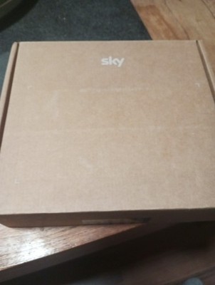 Sky Q Mini TV Box Modell IP061 mit Fernbedienung - Schwarz