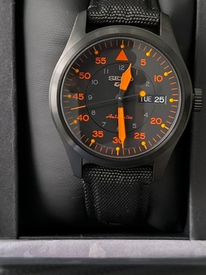 SEIKO 5 Sports JAPAN Vintage des worn by early pilots Black/Orange