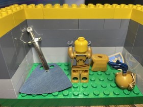 LEGO Castle Fantasy Era Gold Knight Minifigure cas415 Complete 7079 RARE
