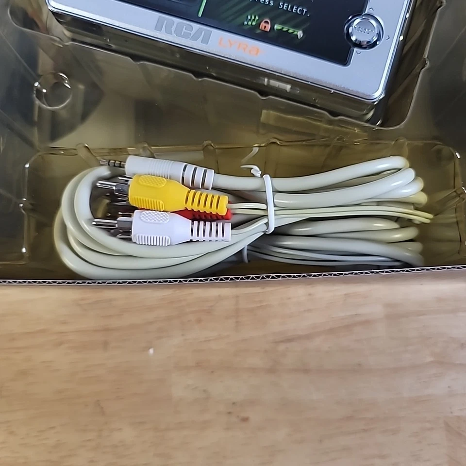 RCA RD2780 20GB Lyra Personal Digital Multi-Media Player A/V Jukebox NEW Open  - Image 4 of 4