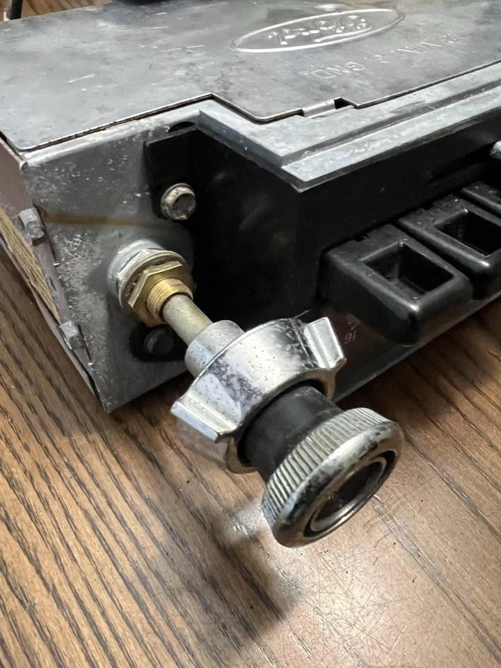 67 68 69 70 71 72 73  FORD RADIO AM FM STEREO    MUSTANG COUGAR GRAN TORINO Foto 4 de 4