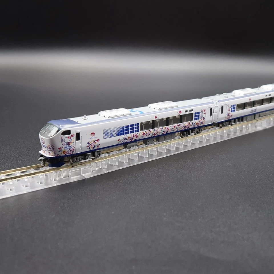 Tomix 98674 - 281 'Haruka' (Hello Kitty/Butterfly Livery) (6-Car Set) - Spur N