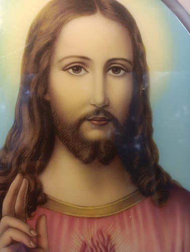 Vintage Sacred Heart of Jesus Oval Lacquer Wood Plaque 15.75" x 11.75 " - Picture 3 of 10