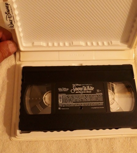 Walt Disney's Snow White and the Seven Dwarfs Masterpiece collection VHS - Picture 4 of 4