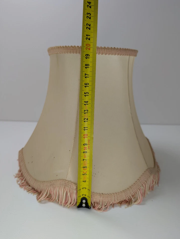 Abat jour des années 40 pour lampe sur pied en tissu tendu beige avec ses frange - Photo 2/4