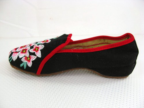 Japanese Style Cherry Blossoms Slip-on - Picture 6 of 11