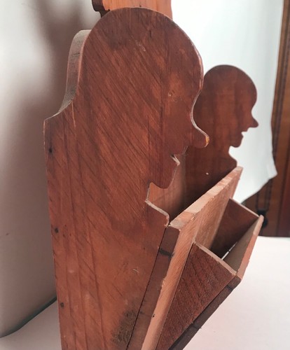 Porta lettere e riviste da appendere popolare in pino anni '30, 4 sagome teste di uomo - Foto 3 di 6