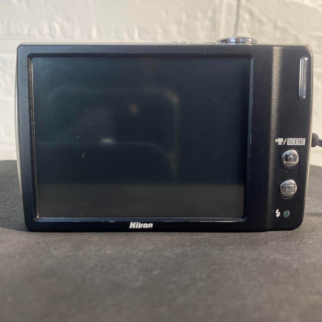 Nikon COOLPIX S230 10.0MP Digital Camera Gold [Excellent Nikon COOLPIX S230 10.0MP Digital Camera Gold [Excellent