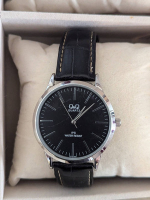 Q&Q Mens Watch White Dial Black Leather Silver Tone Face