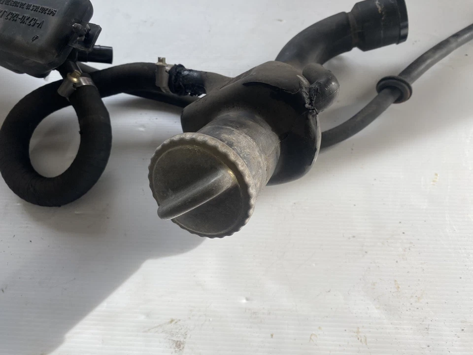 PORSCHE 968 944 Turbo S2 Cabriolet Convertible Combustible Gas Llenador Cuello Línea Tubo Foto 3 de 4