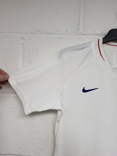 Nike England Football 2018 Short Sleeve White T-Shirt.Ladies Size M.BNWT. PAC - Picture 2 of 9