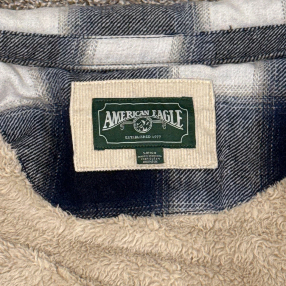 Jaqueta Shacket Vintage American Eagle Azul Marinho Branca Xadrez Forrada de Lã - Imagem 3 de 3