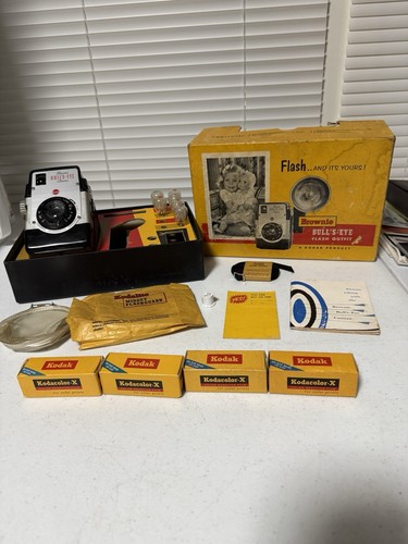 VINTAGE KODAK BROWNIE BULLS-EYE CAMERA FLASH BULBS OUTFIT SEALED CX 620 ...