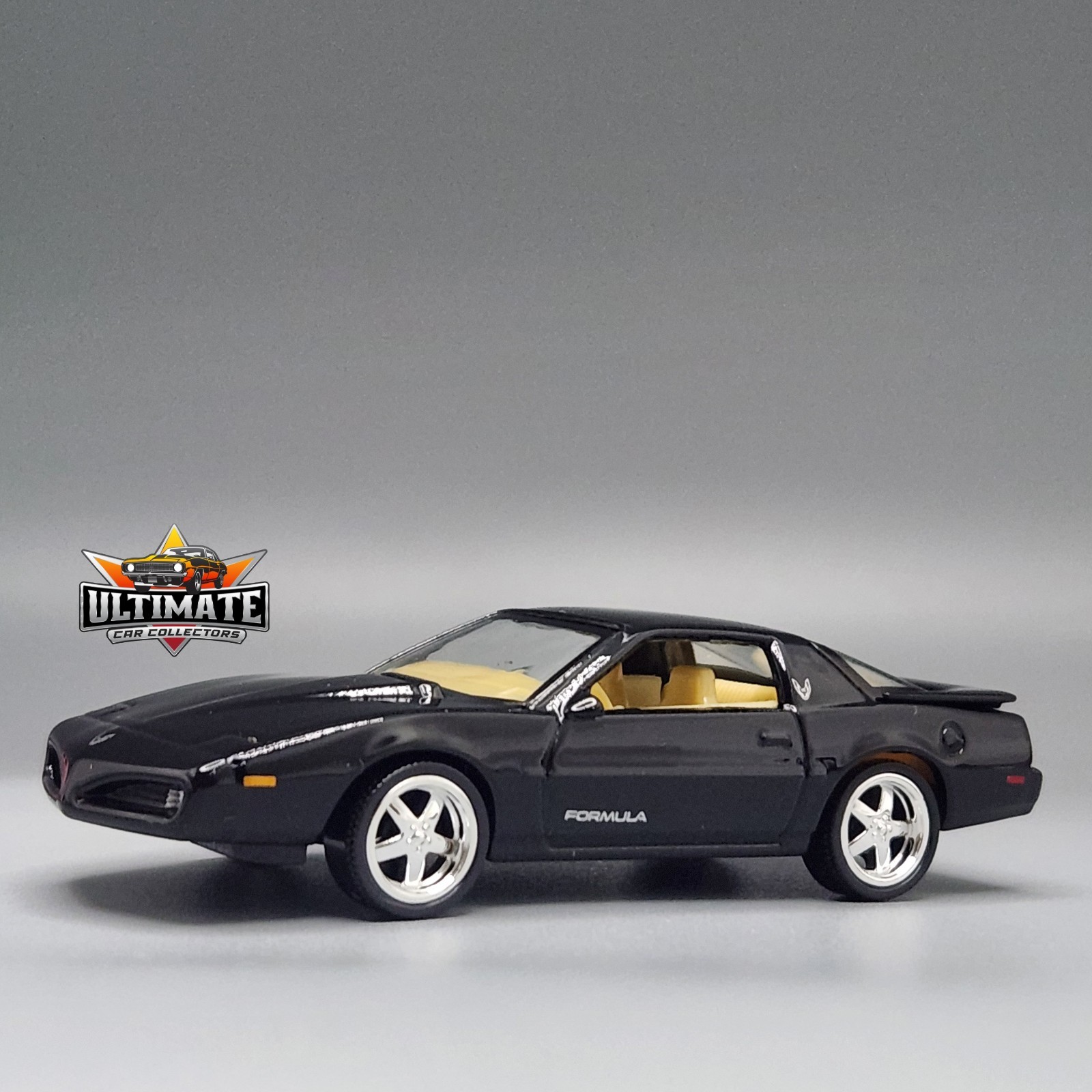 1992 Pontiac Firebird Formula Collectible 1/64 Scale Diecast Model Collector Car
