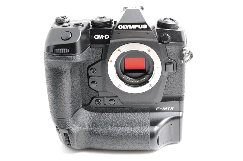 Olympus OM-D E-M1X Mirrorless Camera 20.4MP Original Box -shots 5,414 -MINT- JP - Image 2 of 4