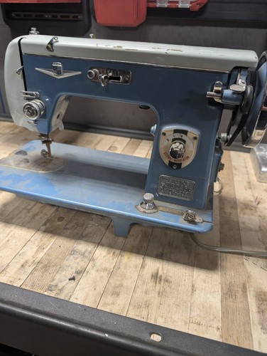 Montgomery Wards De Luxe Zig Zag Sewing Machine Model # 269 *NEEDS REPAIRED*