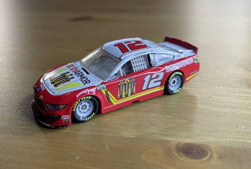 Ryan Blaney #12 Body Armor 2022 Wave 8 NASCAR Authentics 1:64 Die-cast Car Toy - Picture 1 of 7