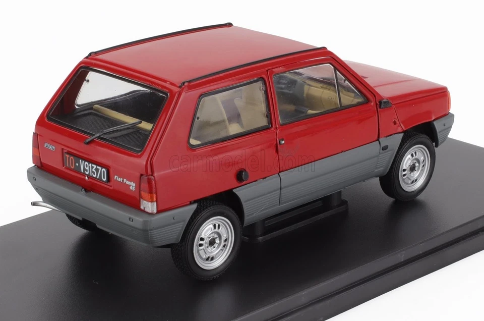 MODELLINO AUTO STATICO CENTAURIA FIAT PANDA 45 1980 CON VETRINA ROSSO SCALA 1:24 - Immagine 2 di 4