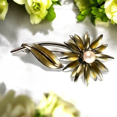 Vintage 3D Two Tone Stemmed Daisy Faux Pink Pearl Floral Pin Brooch Granny Core