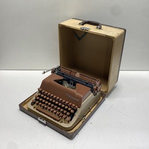 Vintage Underwood Ace Portable Typewriter Brown Tan Two Tone 1950s With Case