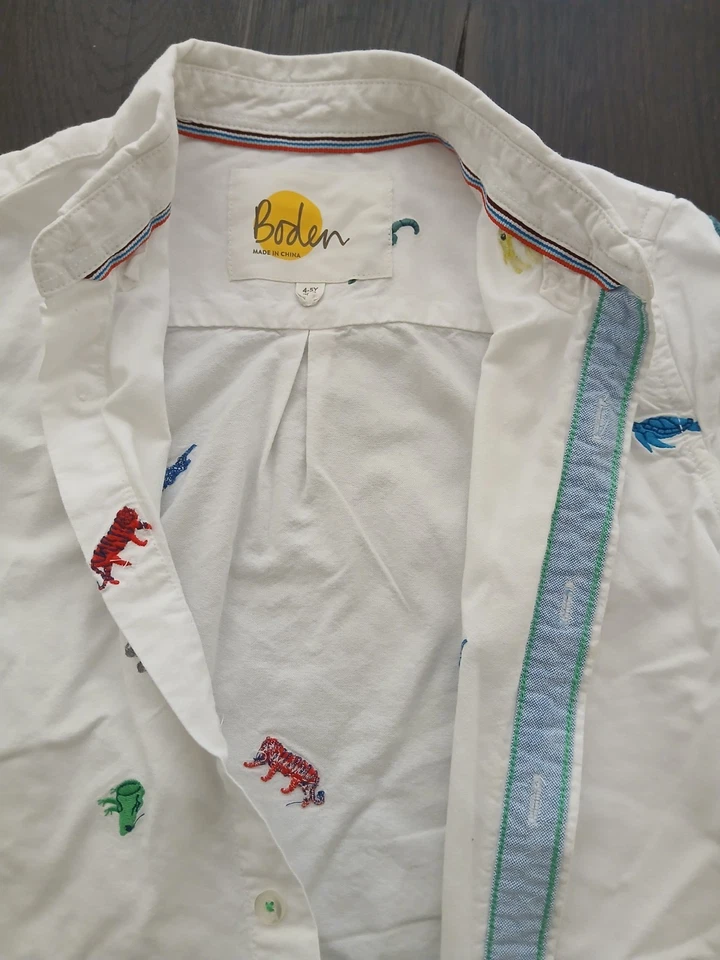 Boys Mini Boden Animal Insect Embroidered Button Down Shirt sz 4-5 short sleeve - Image 4 of 4