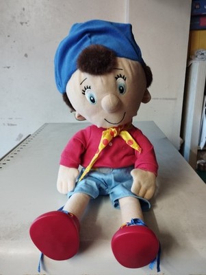Noddy Nicken und Singen Machen Platz für Noddy Plüschtier sitzend nickend