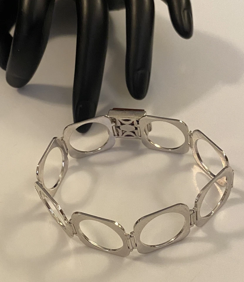 Signed Silver and Stone Elegant Open Link Metamorphic Bracelet Or Size 6 Ring - Image 4 of 4