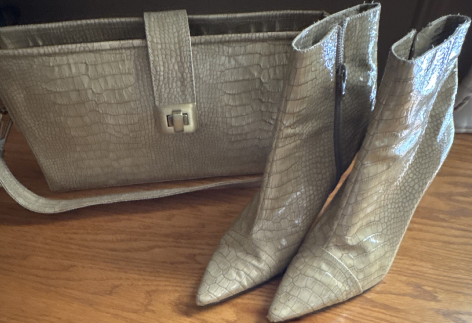 J. Renee Women’s Size 6 Beige Croc-Embossed Ankle Bootie Pointed Toe Zip