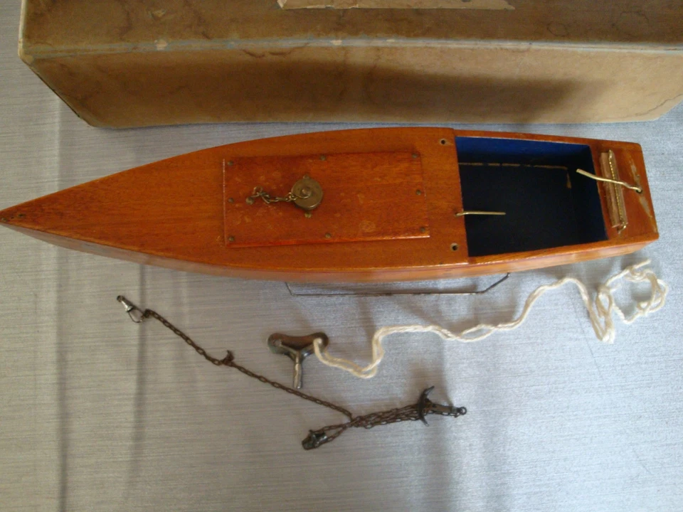 "Kellner Boot" Holzbootmodell mit Uhrwerkmotor in OVP - Bild 2 von 4