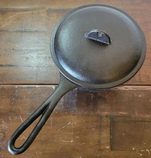 Birmingham Stove & Range BSR Vintage Cast-Iron Saucepan 2-quart Stew Pot w/ Lid