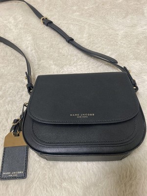 MARC JACOBS Final Shoulder Bag Stylish Design Great Condition Ideal for Daily U
