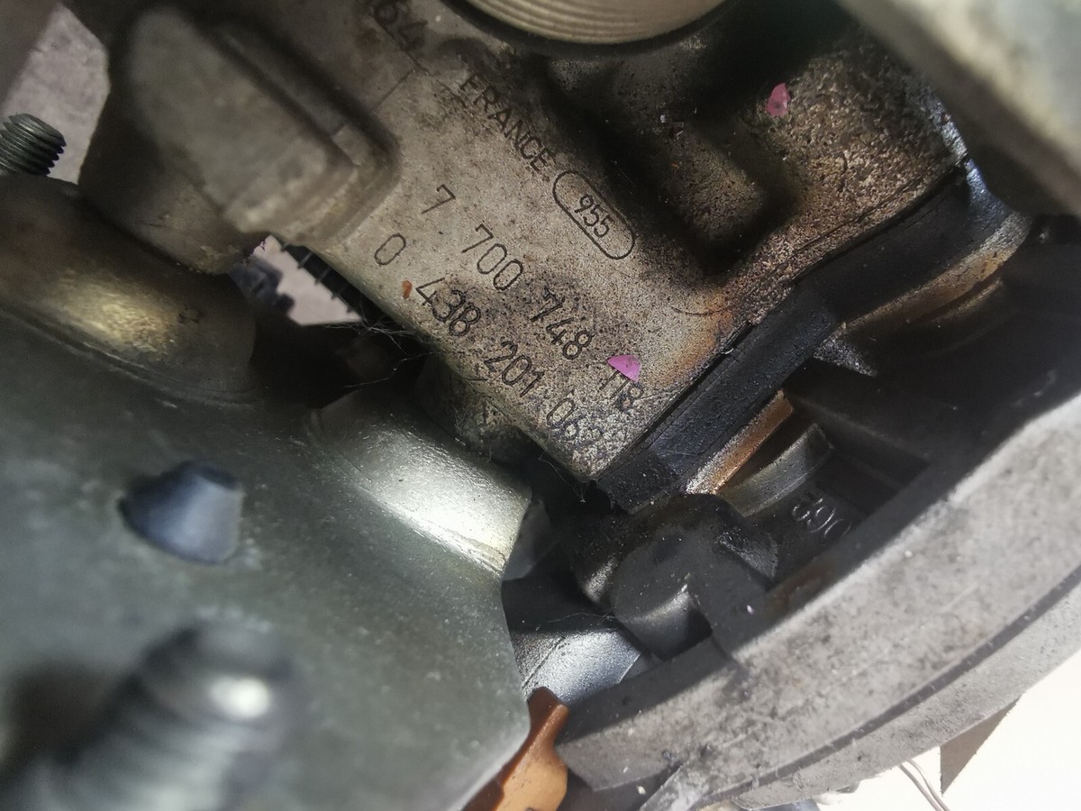 Renault Clio I 57 Vergaser Einspritzanlage 7700748118 0438201062 