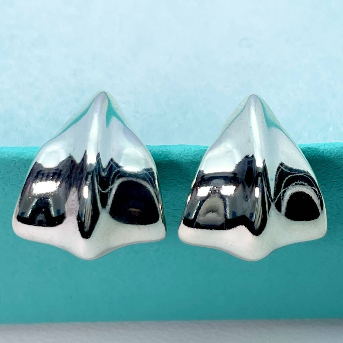 Vintage Tiffany Leaf Hoop Earrings /24-1551S