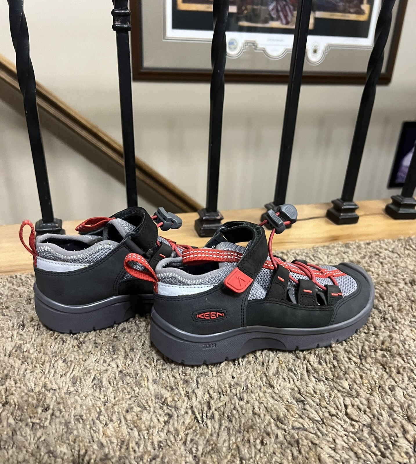 Sandali Keen Zorb scarpe da trekking acqua taglia 12 bambino grigio rosso in ottime condizioni