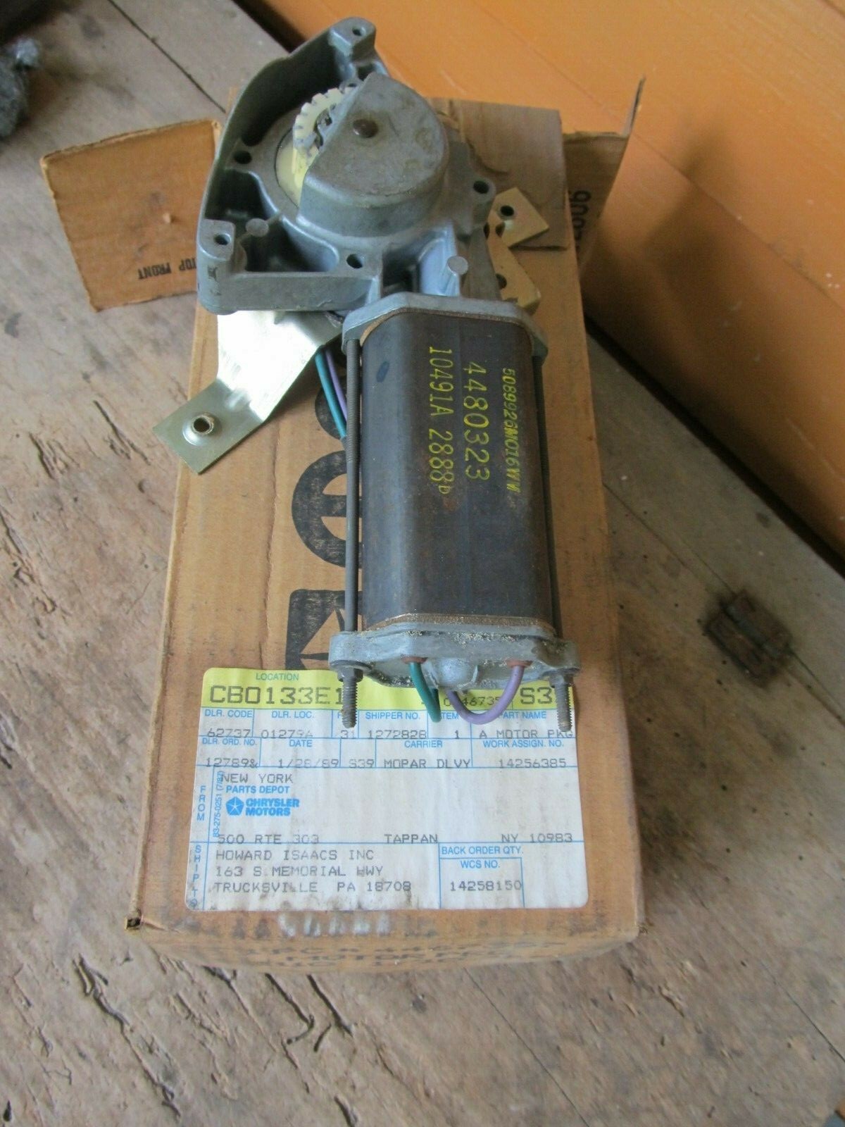 NOS 1988 - 1993 Chrysler Dodge left front power window MOTOR mopar  